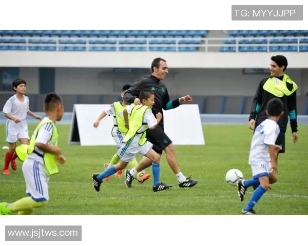 国外足球明星圆梦瞬间精彩回顾展现他们的奋斗与荣耀