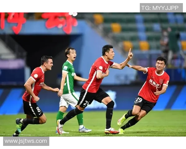 赛后分析:成都足球队与武汉足球队的战术意识与表现对比 赛后分析:成都足球队与武汉足球队的战术意识与表现对比