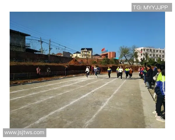 三玖与足球明星亲密合照展现青春活力与运动魅力的完美瞬间 三玖与足球明星亲密合照展现青春活力与运动魅力的完美瞬间