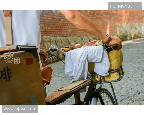 足球明星骑单车的精彩瞬间与趣味时刻全记录