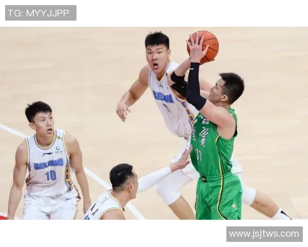 广州篮球队以96分稳居锦标赛积分榜首位展现强大实力 广州篮球队以96分稳居锦标赛积分榜首位展现强大实力